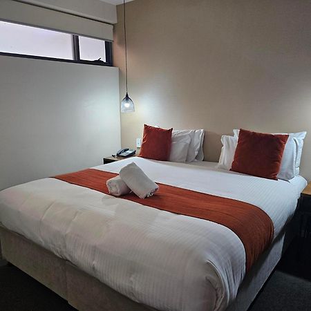 Altitude On Монтвилл Экстерьер фото A bedroom at the hotel