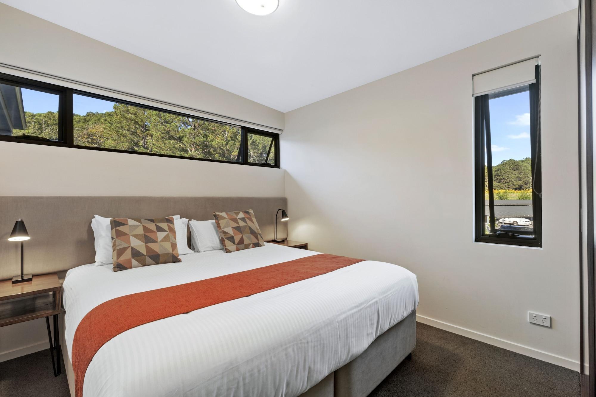 Altitude On Монтвилл Экстерьер фото A bedroom at the hotel