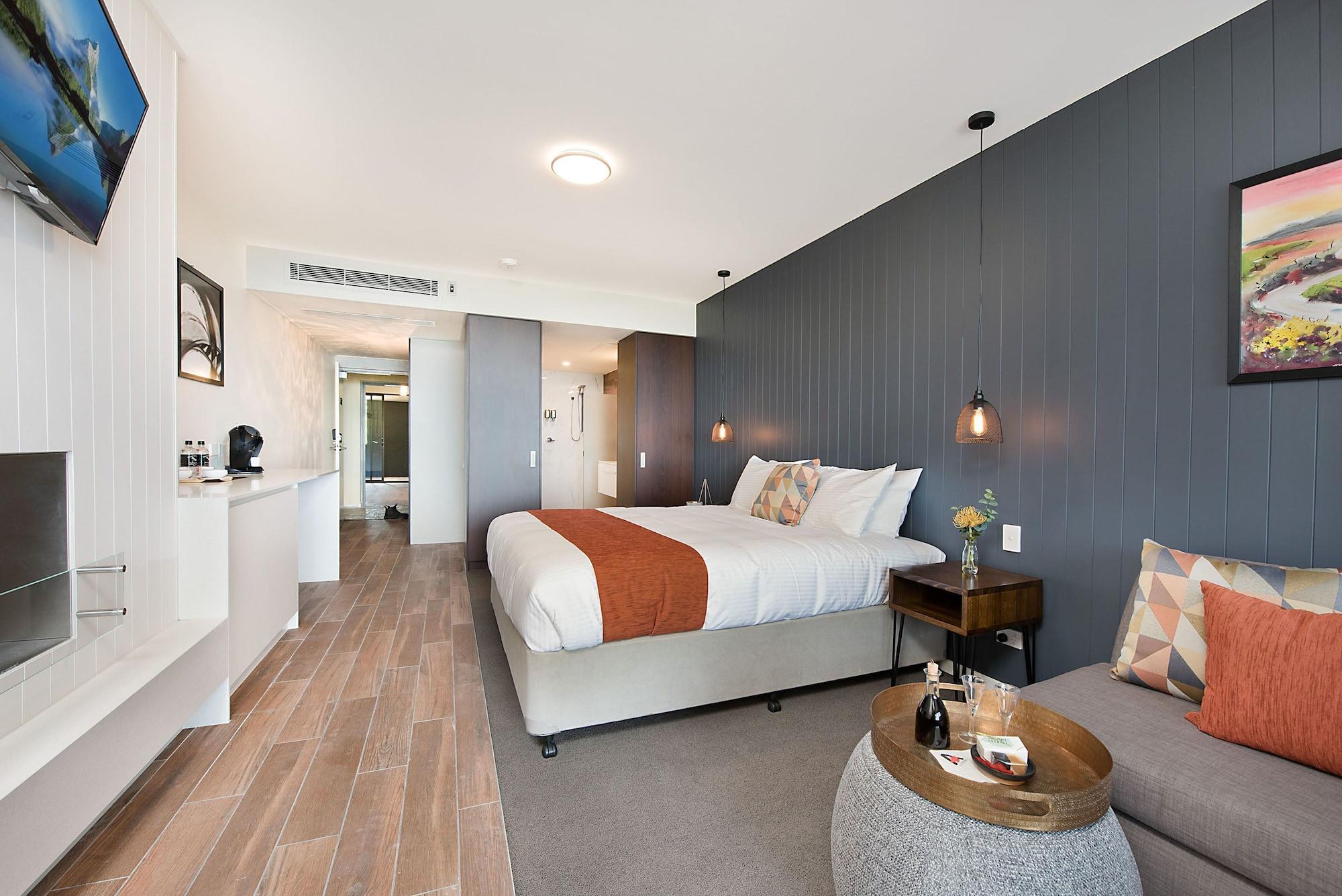 Altitude On Монтвилл Экстерьер фото A room at the hotel