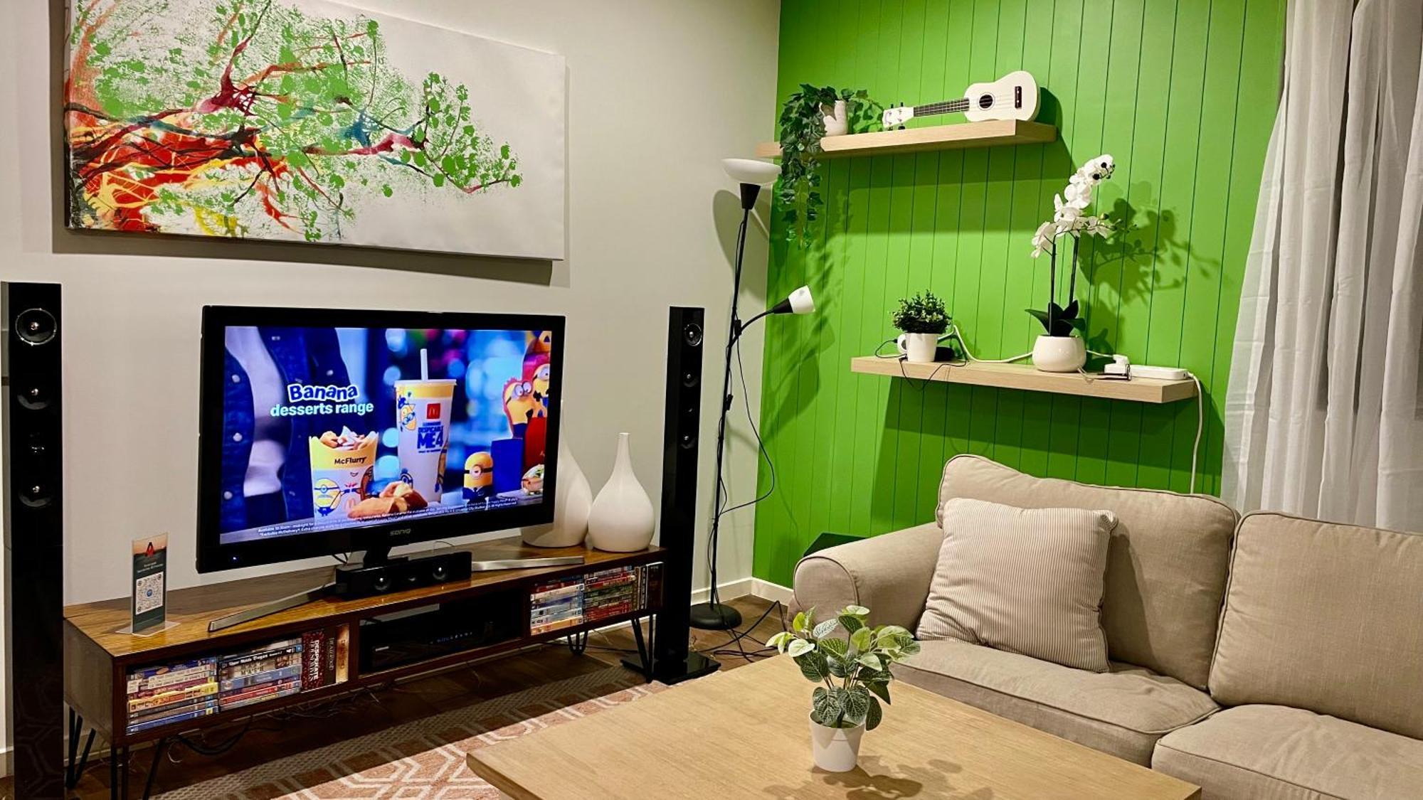 Altitude On Монтвилл Номер фото A living room with a television