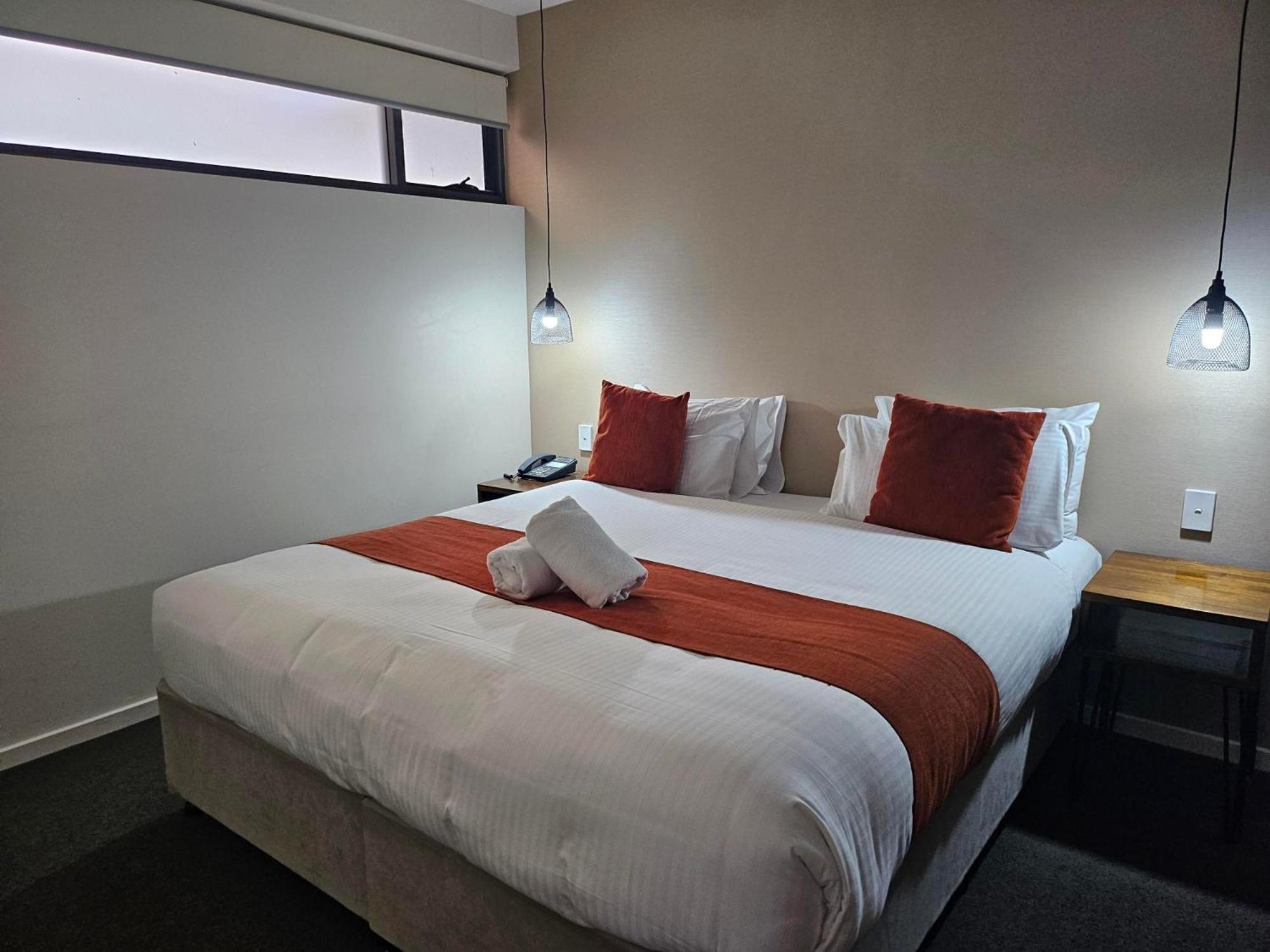 Altitude On Монтвилл Экстерьер фото A bedroom at the hotel