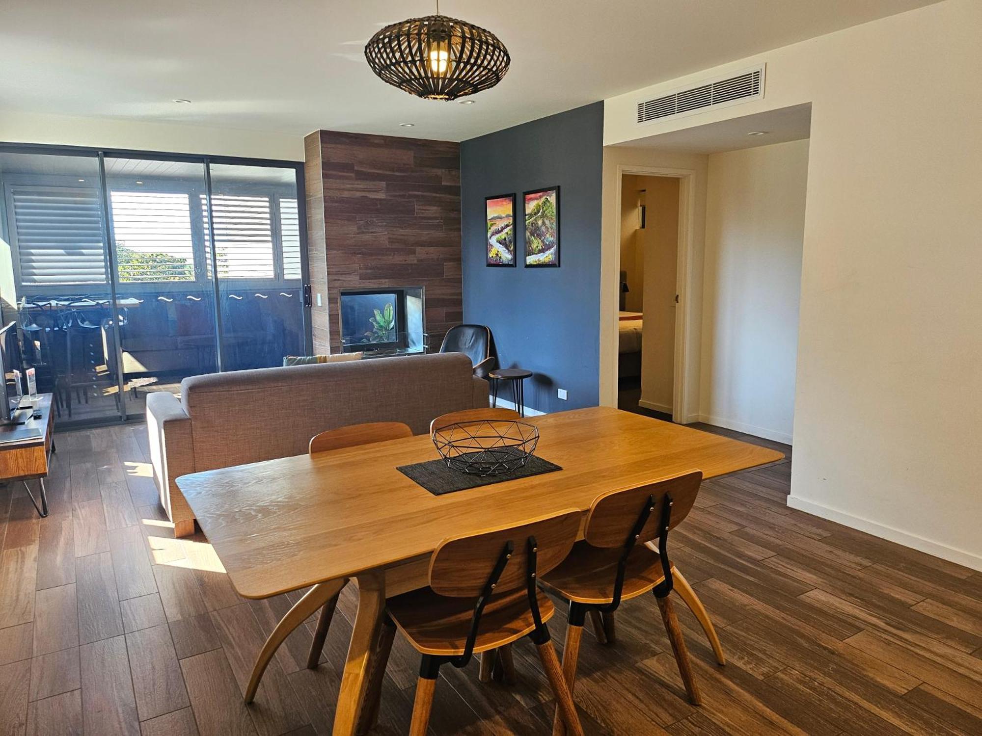 Altitude On Монтвилл Экстерьер фото A living room in a typical apartment at the complex