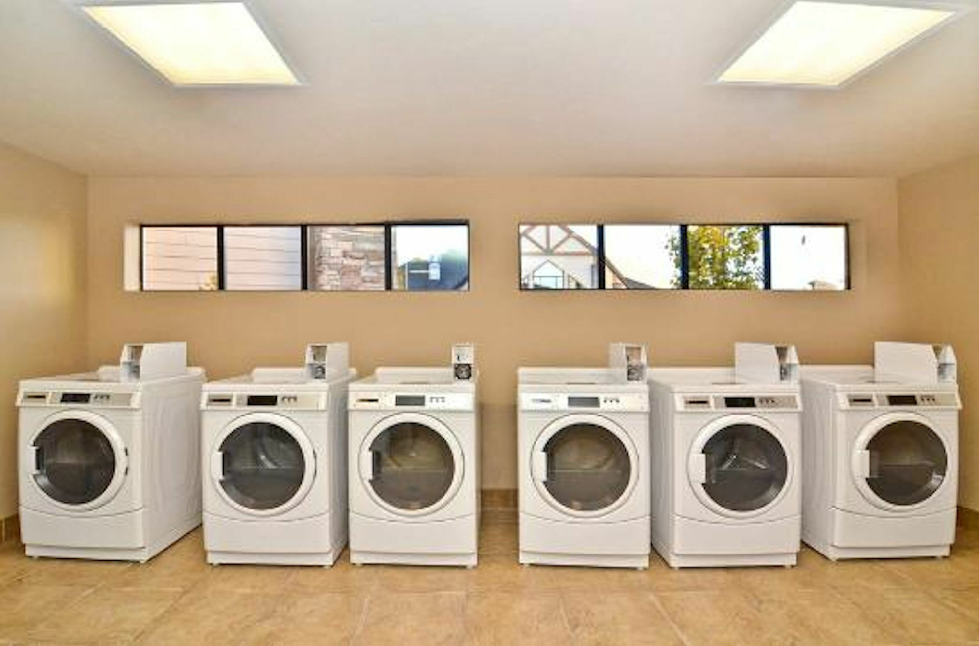 Altitude On Монтвилл Экстерьер фото Laundry facilities at the University of Washington