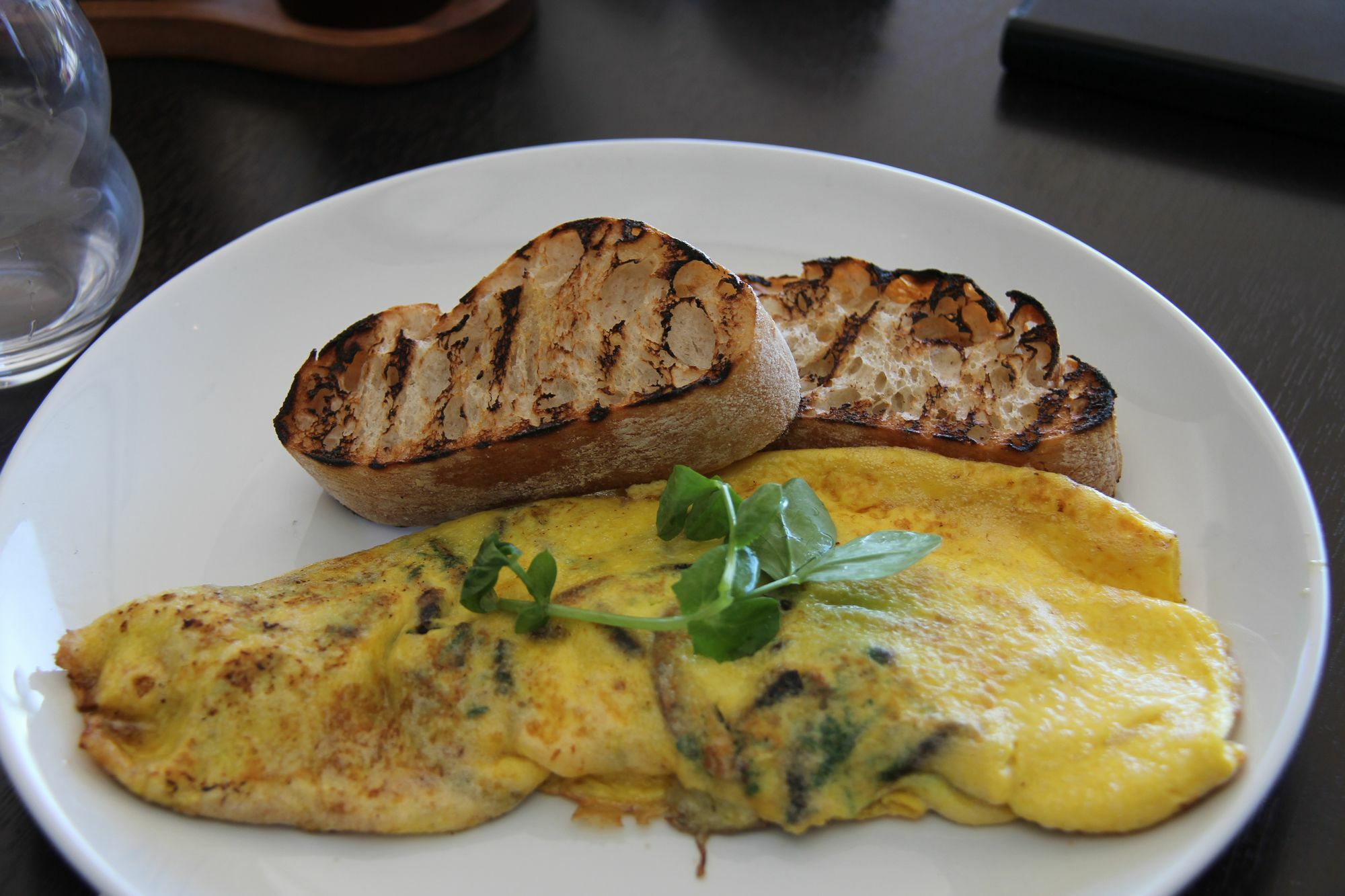 Altitude On Монтвилл Экстерьер фото An omelette with herbs